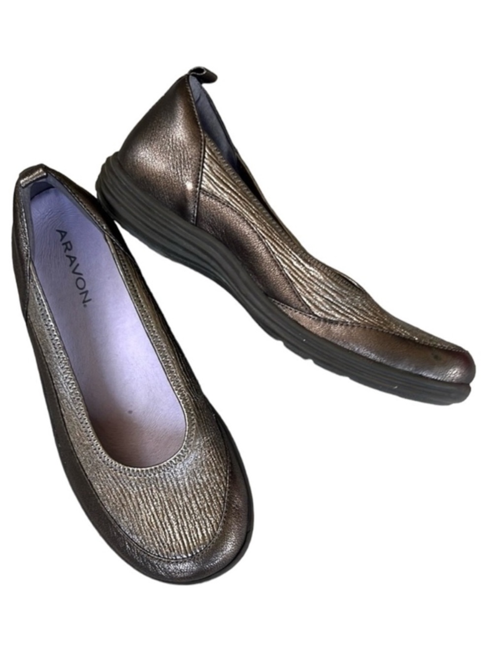 EUC ARAVON Leather Comfort Flats Pewter Size 8